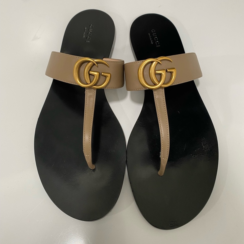 Authentic Leather thong sandal with Double G